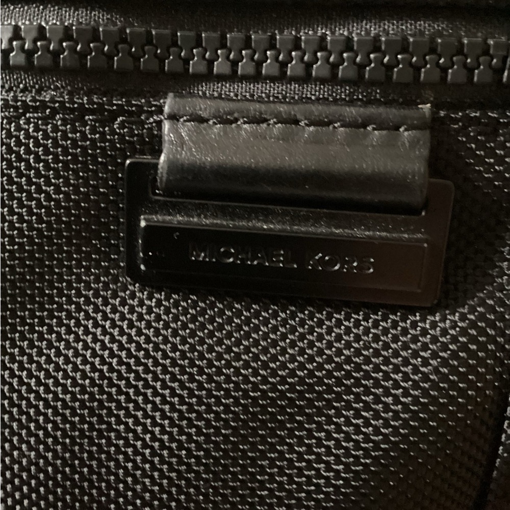 Men’s MICHAEL KORS Travis Messenger Bag black nylon crossbody - Picture 8 of 15